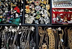 This Saturday, Outlet Park will once again bring together sustainable fashion lovers: the returning 'Vintage Fair' announces a compelling reason to visit
