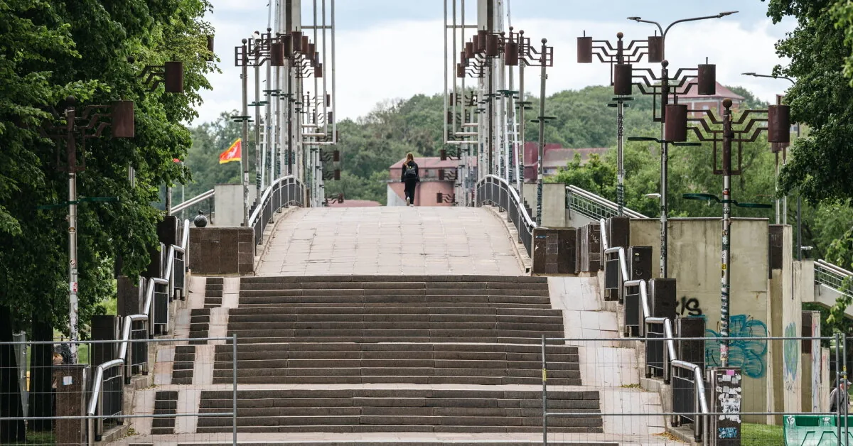 Major renovation of the pedestrian bridge leading to Nemunas Island in Kaunas begins