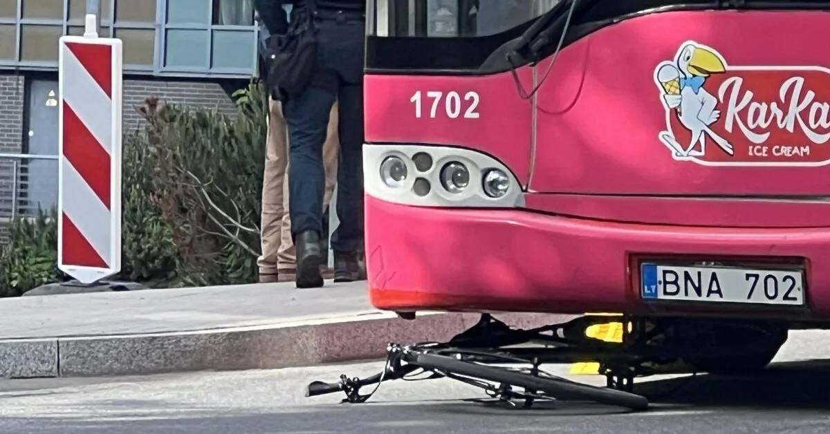 By trolleybus – bicycle: another Friday accident in Vilnius