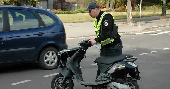 Mirtinai girtam vairuotojui kelionė baigėsi palyginti laimingai: prie Rokiškio jį laiku pagavo policija