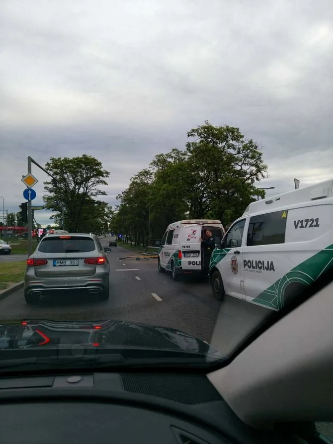 Photo from the Facebook profile 'Raid in Vilnius'/At the scene