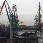 Ukrainos smūgis Pietų Rusijoje: užsiliepsnojo naftos tanklaivis