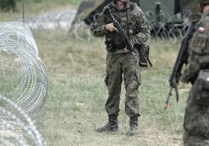 Shutterstock image/Polish border