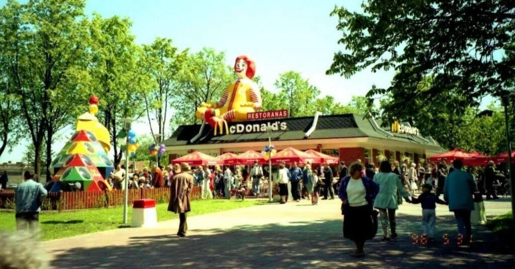 30 years ago, the first McDonald's in Lithuania opened its doors: how long did people have to stand in line and how much did a burger cost?