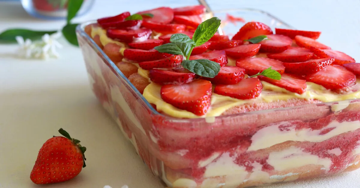 Strawberry tiramisu without eggs: a refreshing summer dessert that always turns out well