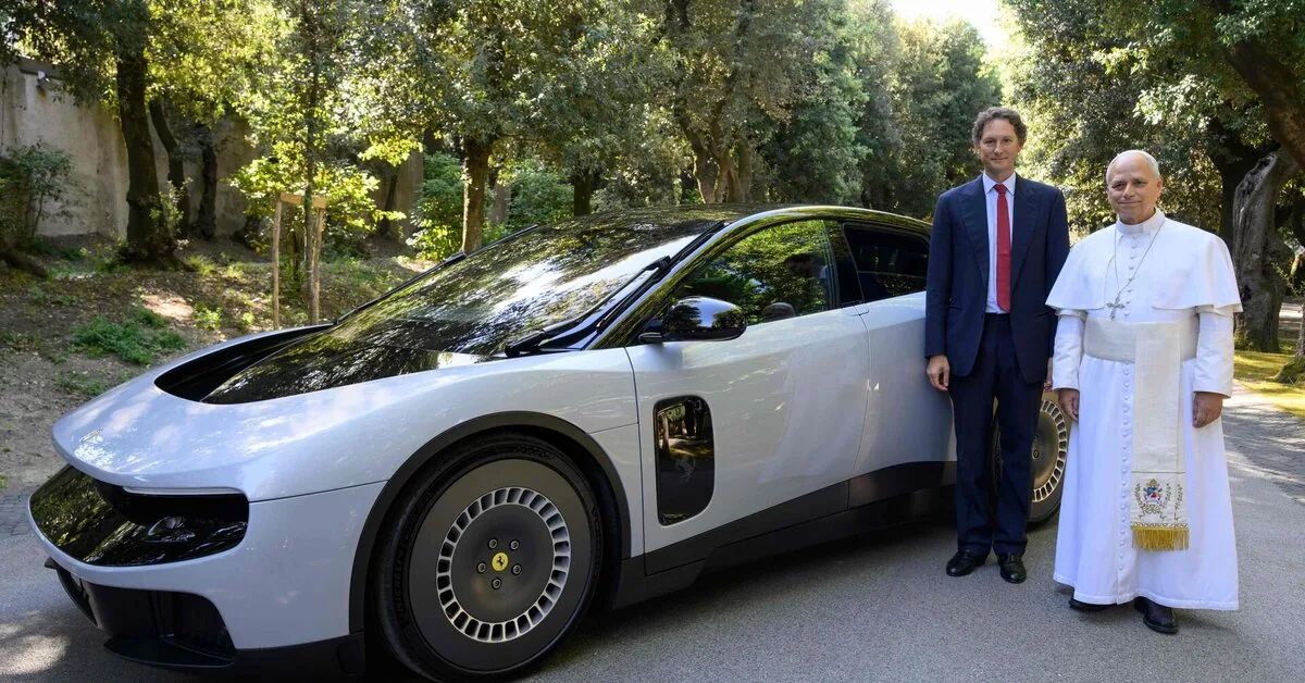 „Ferrari“ presented its electric „Luce“ to the Pope of Rome: will it save from critics?