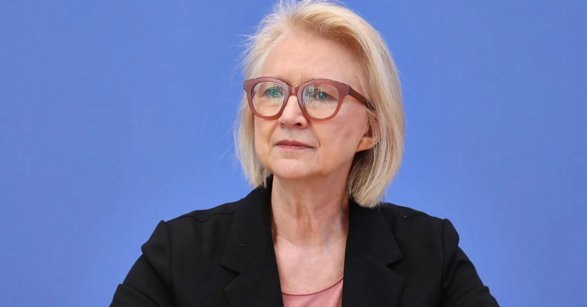 Experts: Germany's social security system costs are becoming an unbearable burden