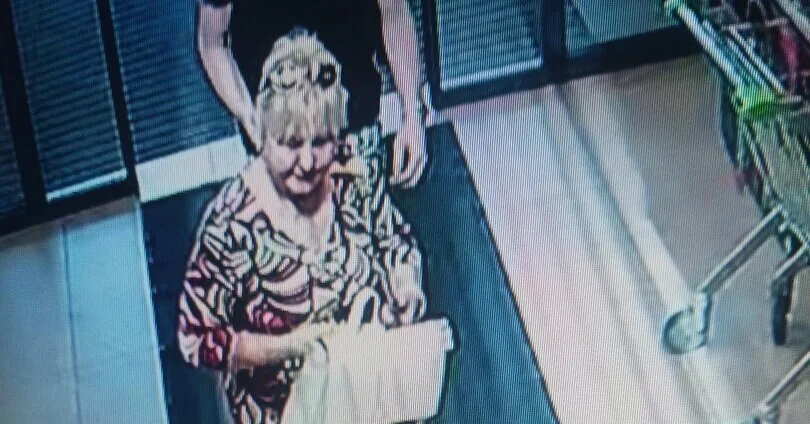 A mysterious item left in the shopping center near the station – the police are looking for this woman because of it
