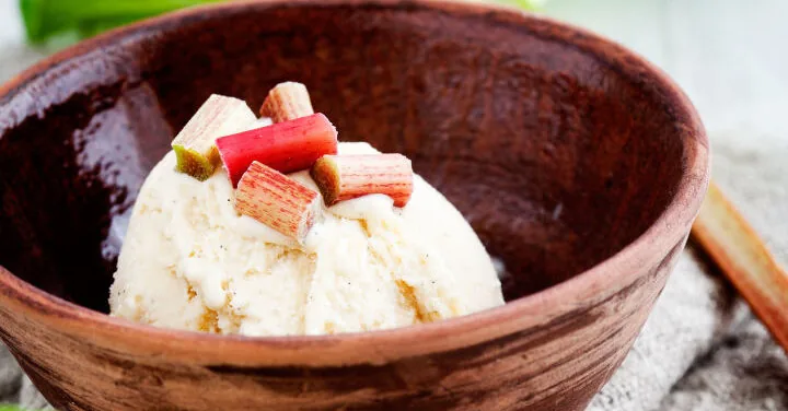 Silky rhubarb ice cream: you will make it incredibly easily