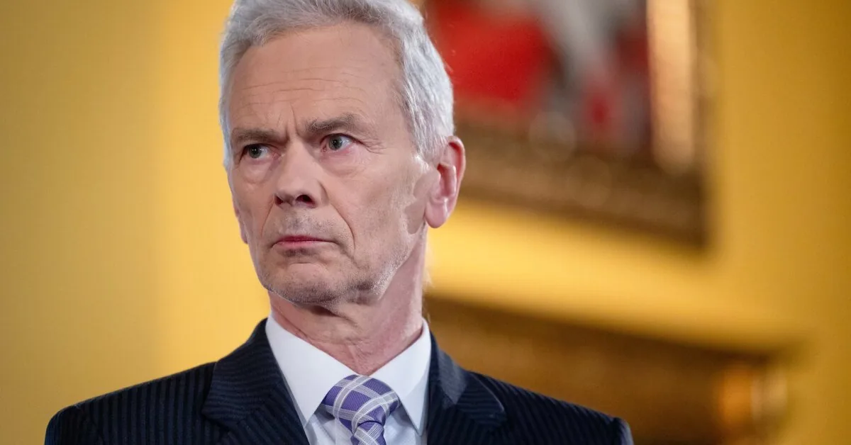 Suspicion of desecration of the Lithuanian coat of arms presented to Eduardas Vaitkus
