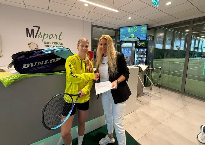 Balžeko teniso akademijos nuotr./Trys M7 Balžekas Tennis Academy auklėtiniai: Adas Turanas Efe, Greta Klimavičiūtė ir Liepa Klimavičiūtė sulaukė tarptautinio įvertinimo bei pasirašė ilgalaikius kontraktus su „Dunlop Sports“ bei oficialiais šio prekės ženklo atstovais Lietuvoje „Skorpiono takas“.