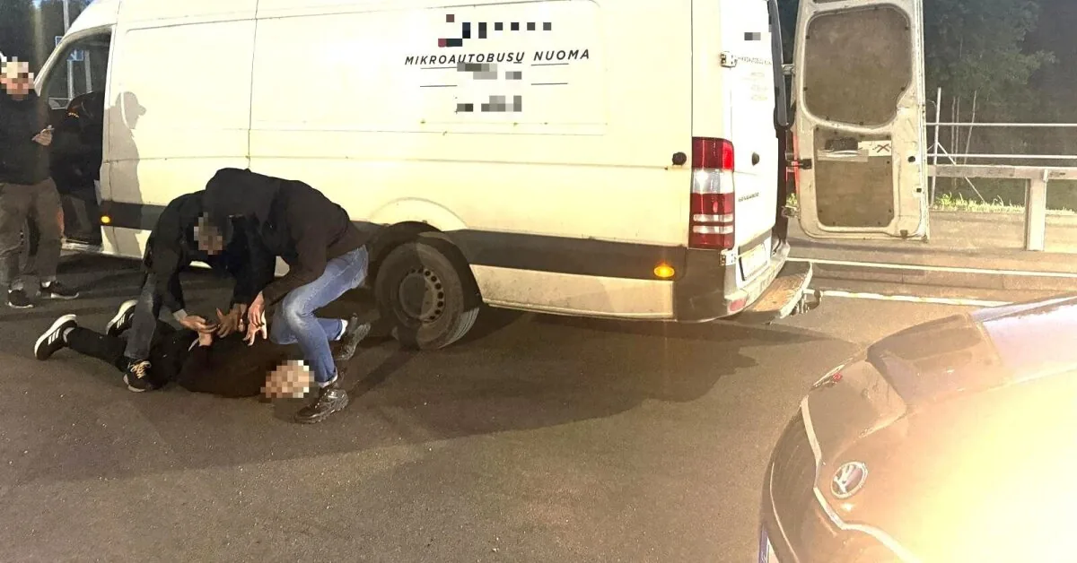 New blow to smugglers: expensive cargo and another officer among 8 suspects