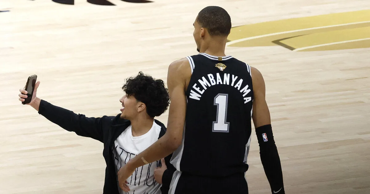 NBA announced extremely strict sanctions for the spectator who ran onto the court