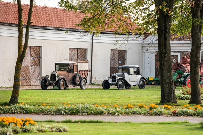 Photo by Pakruojis Manor / What to do on Father’s Day: antique cars, record sausage, and manor secrets