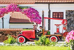 What to do on Father’s Day: antique cars, record sausage, and manor secrets