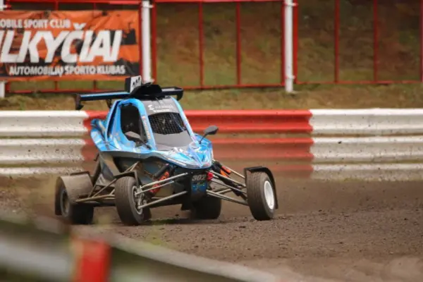In Vilkyčiai, European autocross machinery roared: the first training sessions began