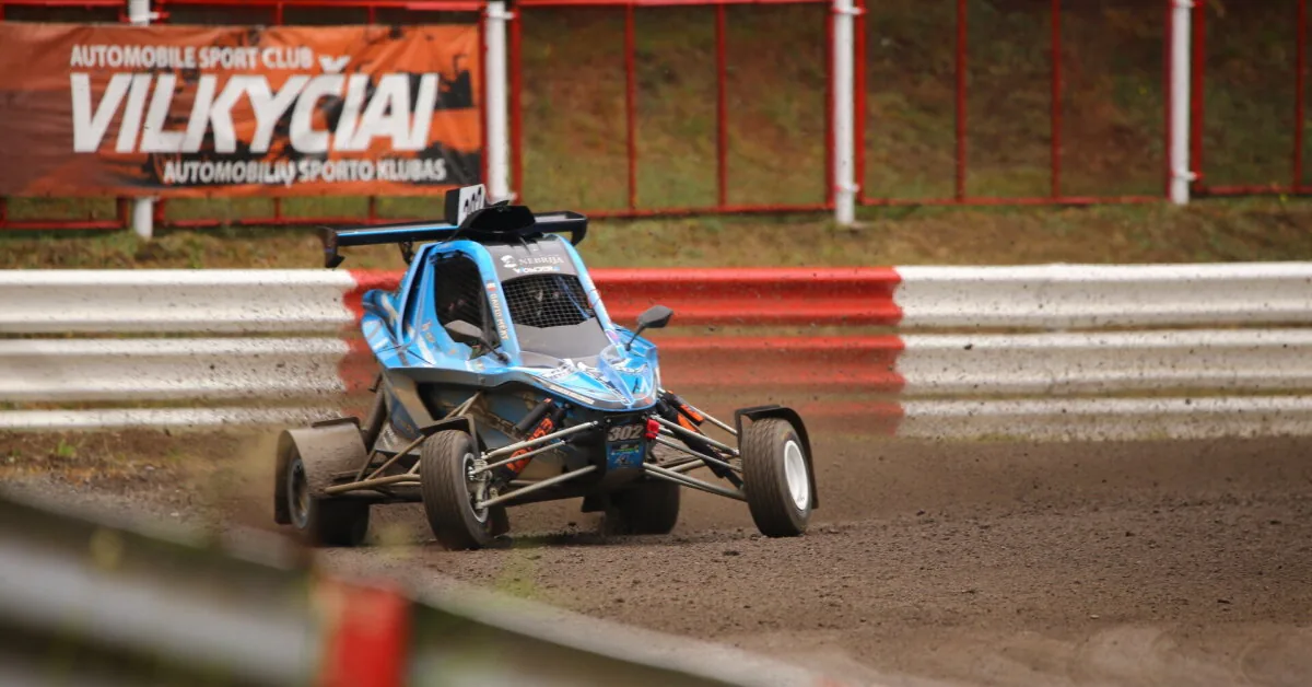 In Vilkyčiai, European autocross machinery roared: the first training sessions began