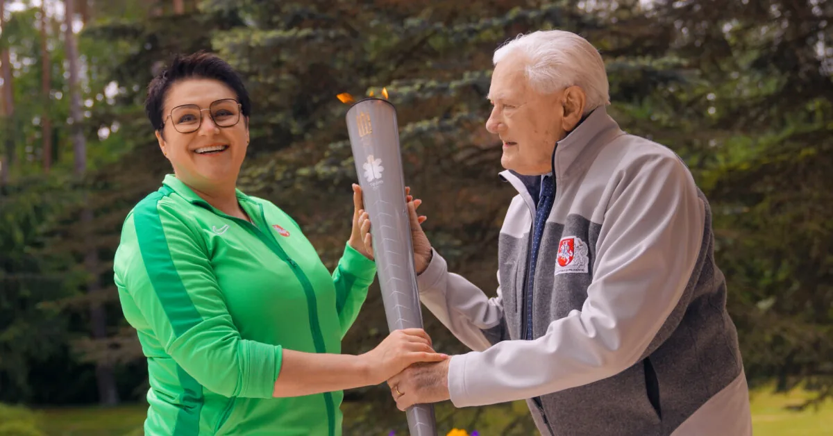 President Adamkus lighting the symbolic torch: "Olympic values strengthen society"