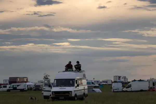 An illegal rave party in France defies a ban and a bill