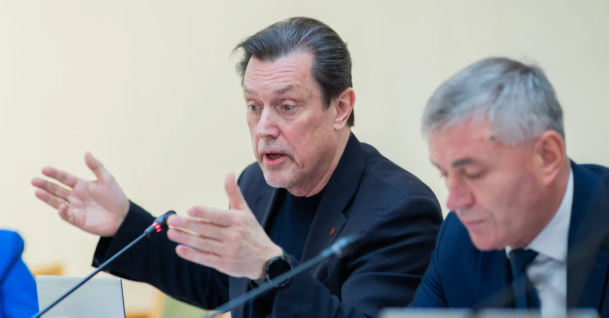 Vytautas Juozapaitis violated ethics through the Culture Committee by using the word "moron"