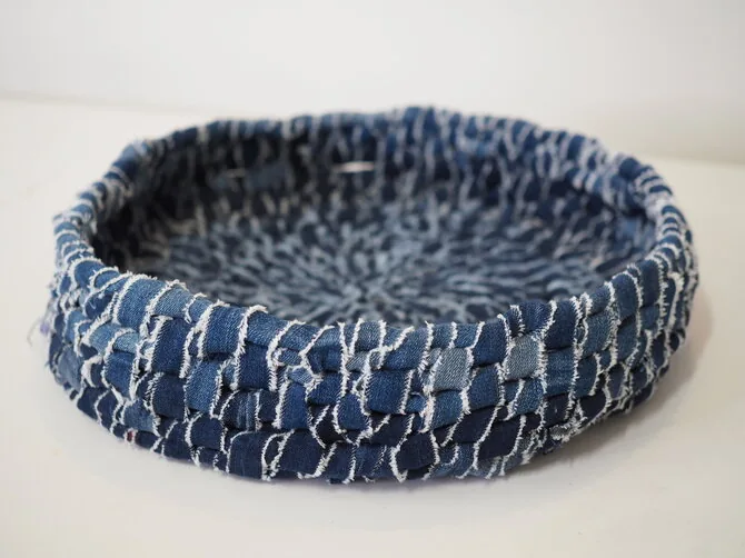 Personal album photo/Denim beds for pets or storing items. They use stiff inner or outer denim seams.