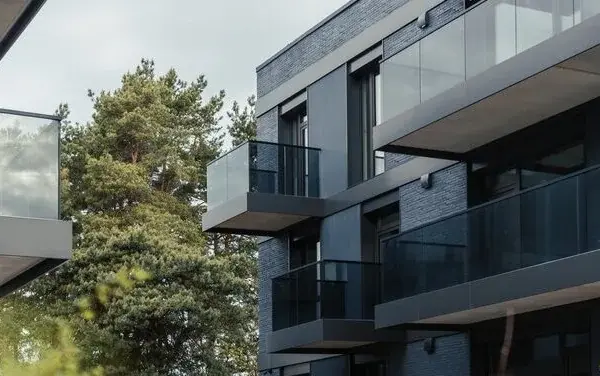 A properly furnished balcony can completely transform a home: a designer revealed what to avoid
