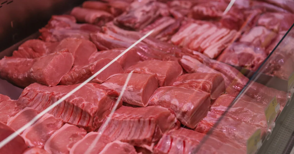 How not to get lost when choosing meat in a store: composition, labeling, and quality criteria