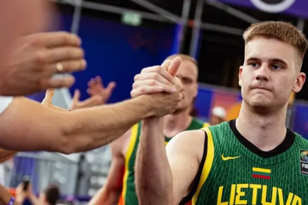 Lithuanians triumphed in the leaders' battle and advanced directly to the quarterfinals