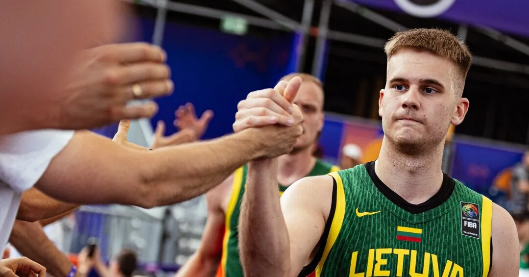 Lithuanians triumphed in the leaders' battle and advanced directly to the quarterfinals