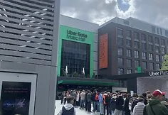 Line to enter the building on the first day