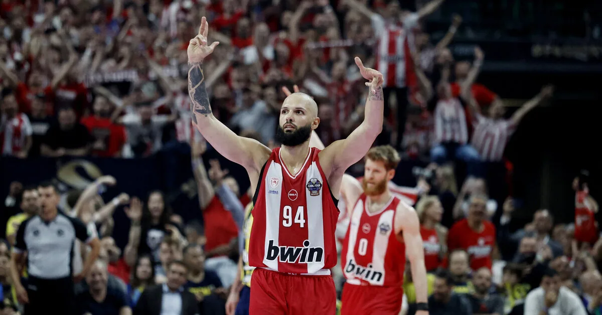 In the Greek final series, "Olympiakos" struck first