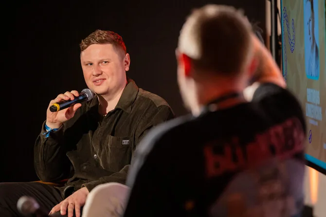 Patricija Adamovič / BNS nuotr./Comic Con pokalbis su Dovu Vyšniausku ir Gintaru Linkevičiumi