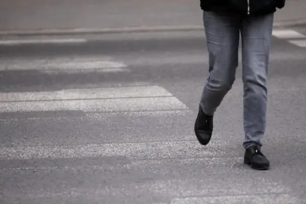 In Kaunas, an 89-year-old man hit a minor with a Chevrolet at a pedestrian crossing and fled