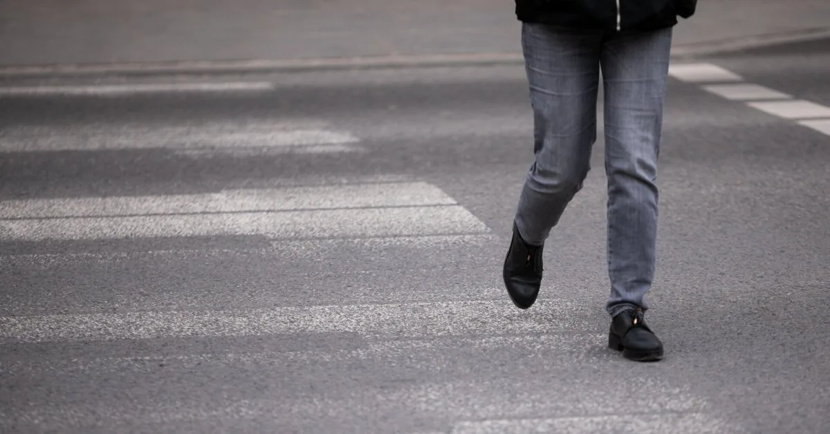 In Kaunas, an 89-year-old man hit a minor with a Chevrolet at a pedestrian crossing and fled