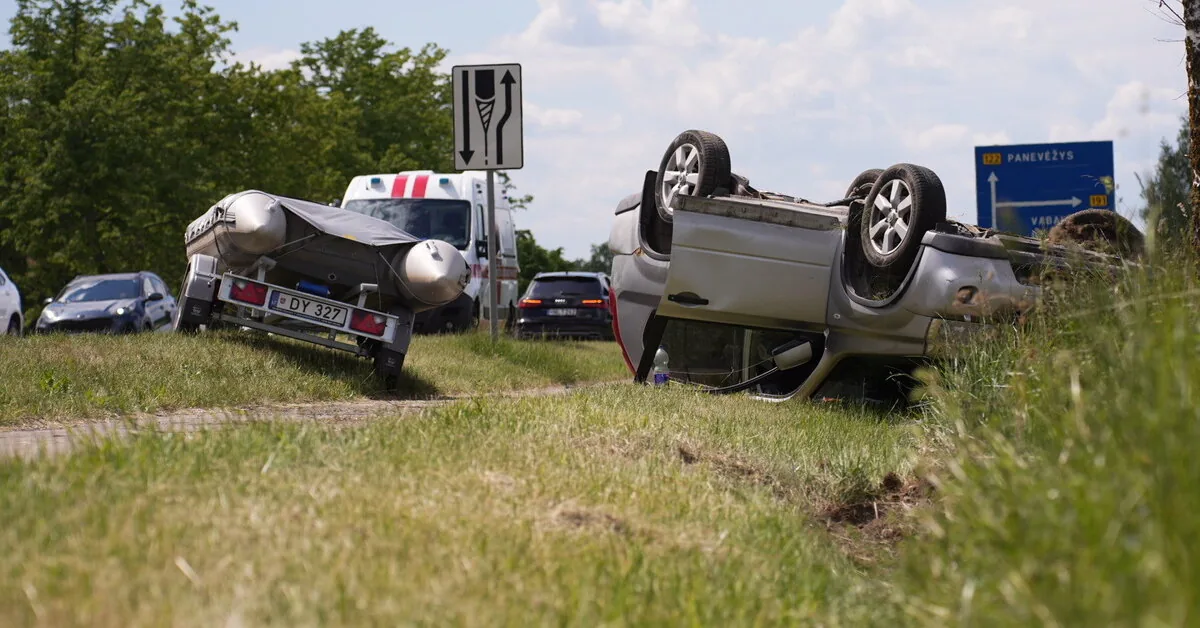 An SUV with a boat overturned in Panevėžys district