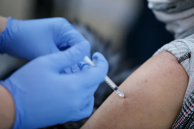Eriko Ovčarenko / BNS photo./Vaccination in Kaunas 'Akropolis'