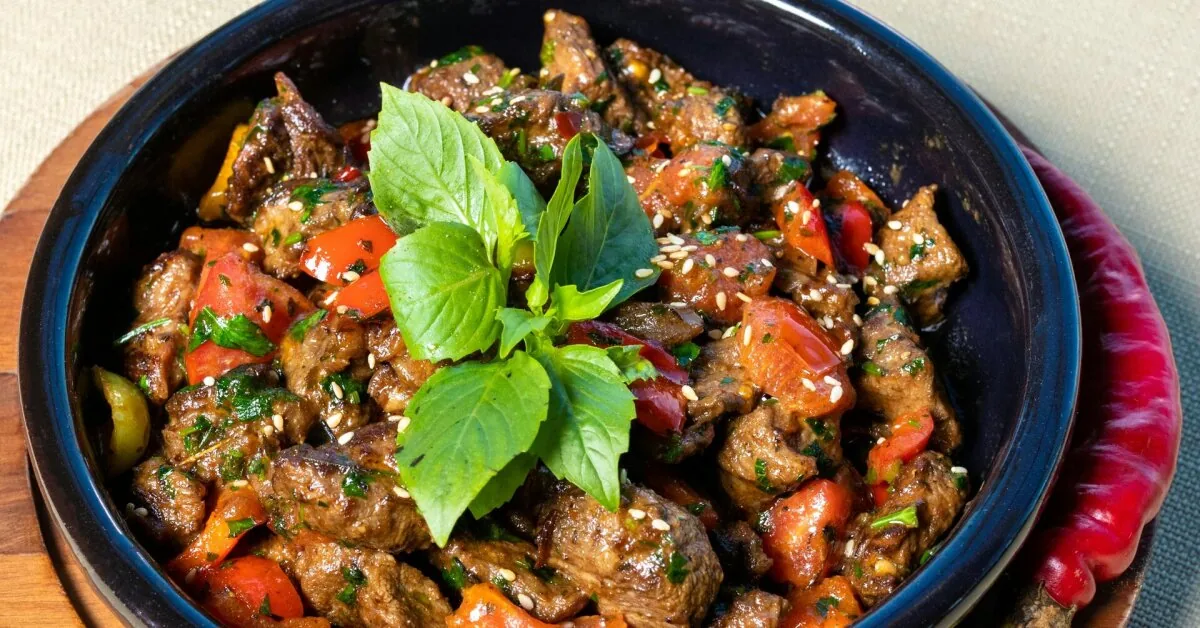 This is very tasty: slowly stewed duck leg meat with tomatoes