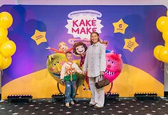 Garsios šeimos suplūdo į Kakės Makės premjerą