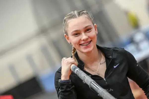 Improved Lithuanian pole vault record