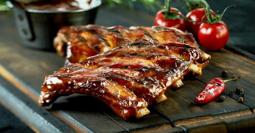 Ribs on the grill – juicy and tender: comprehensive guide and homemade BBQ sauce recipe