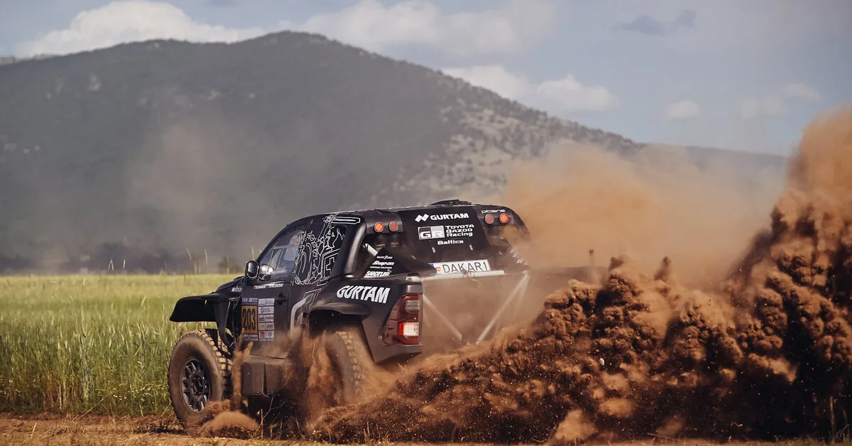 At the start of „Baja Greece“, Benediktas Vanagas's „Hilux“ engine stalled: what is the result?