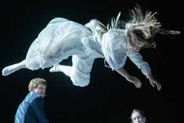 In Kėdainiai – 'Forms' artistic event festival: contemporary circus, baroque poetry and barefoot painting