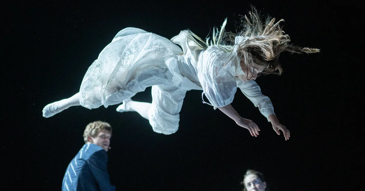 In Kėdainiai – 'Forms' artistic event festival: contemporary circus, baroque poetry and barefoot painting