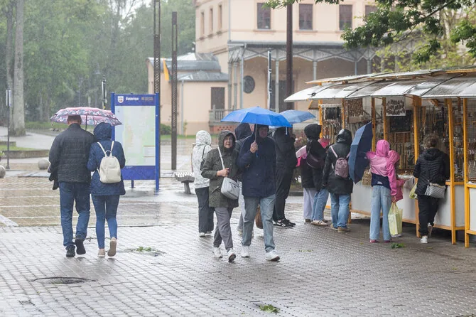 Roberto Riabovo / BNS photo / Rainy summer in Palanga