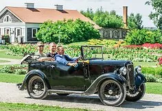 What to do on Father’s Day: antique cars, record sausage, and manor secrets