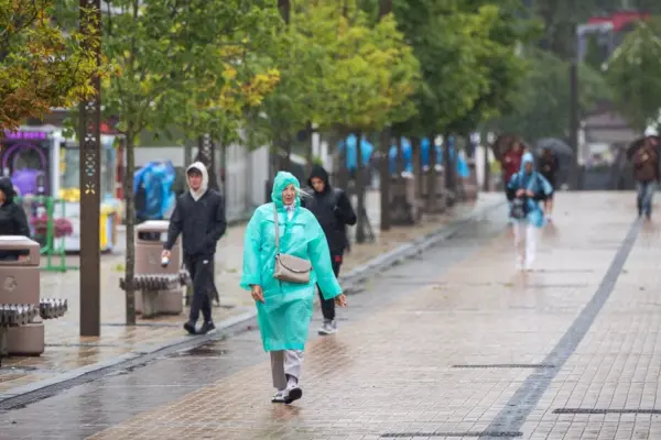 Forecasters: The weekend will start stormily