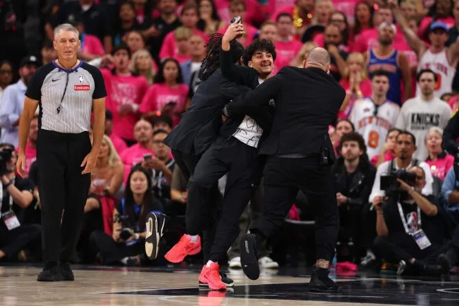 Scanpix photo/Fan broke into the game