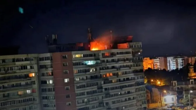Freeze frame/Russian drone hit an apartment building in Romania