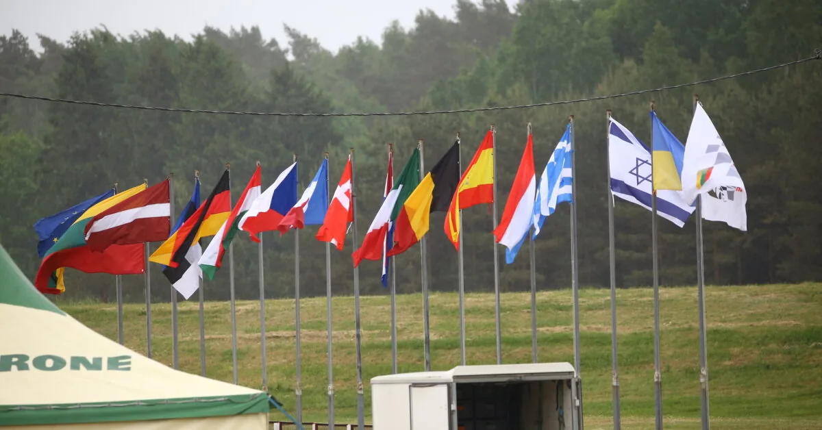 The official formalities of the European Autocross weekend began in Vilkyčiai: the flags of 16 countries waved