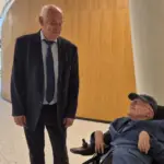 A scientist bedridden since birth breaks the standards: "I am just like everyone else, only my abilities are more limited"